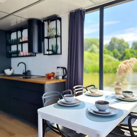 Sunrise Houseboats * Łazy