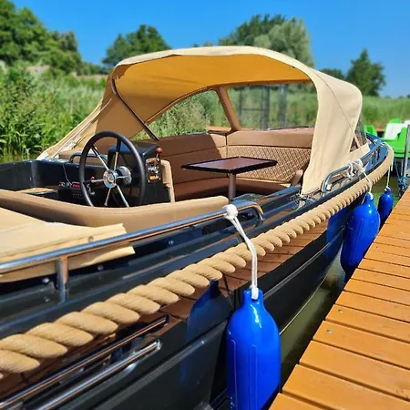Sunrise Houseboats Apartament Łazy